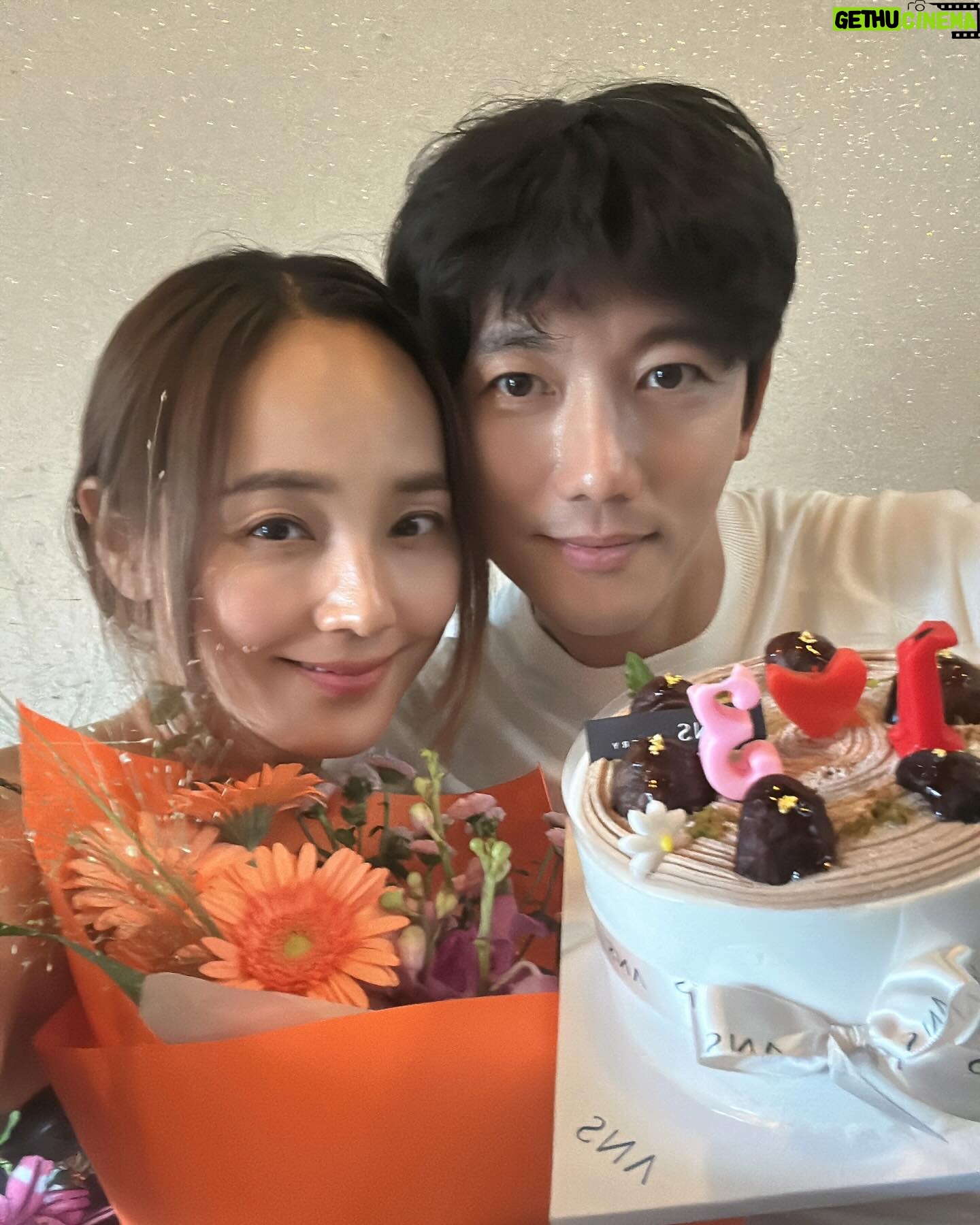 Ki Tae-young - 36.6K Likes - 지난 13년 참 바쁘게 살았습니다... 사소하지만 무엇보다 큰 행복을 느끼며 살아왔네요...사실 그 사소한 것들이 그렇게 어려운 것들이기도 하기에 항상 진심으로 감사하며 살고 있어요...
최근 우리가족.....❤️
인스 초보라 실수했네ㅜㅜ 우리 유진이 얼굴 짤려서 미안해 💋
#기태영 #유진 #로희 #로린 #로로패밀리