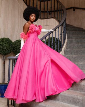 KiKi Layne Instagram - 🌸🌸🌸

I know I have a whole lot of looks ahead of me still, but I feel pretty darn confident that this will be an all time favorite. Feeling so grateful for everyone that helped make this moment come together. Thank you to my personal team and to the brands and assistants and every single person that was a part of making this moment happen. 
@prabalgurung @stuartweitzman @mimisojewels @waymanandmicah @yunsienyc @infamousmstish @billieegene @voguemagazine 
📸 @mr_dadams 

#MetGala #MetGala2022
#MetBall #PrabalGurung #StuartWeitzman #MimiSoJewels #Vogue #PrettyinPink