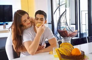 Kian Barazandeh Instagram - 👑 𝐿𝒾𝒻𝑒𝓈𝓉𝓎𝓁𝑒 
Good morning - صبح بخیر 🌤🌻