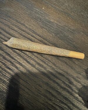 Kid Cudi Instagram - My girl rolled a joint for me for the first time just how I like it w fronto and the shit was hittin haha proud of my baby. Ima be honest, I didnt have faith 🤣 and she proved me wrong.  Such a badass woman.  Lola, I love you 😘😘 @lolaabecassis 

I give it ⭐️⭐️⭐️⭐️⭐️

😌