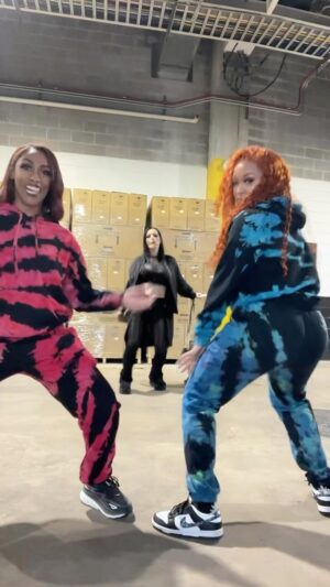 Kiera Hogan Instagram - #throwbackthurday #TBT BTS of my twin @la_redvelvet and I making our dance videos and you know sometimes we film in the hall and have some cameos. Here’s one featuring @saraya 😂😂 we gotta get her to do a dance forreal! What do you guys think?? Also S/O @goodnoteco for the fits 🔥🔥🔥🔥🔥