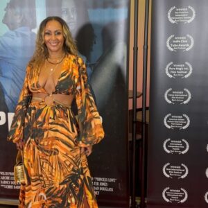 Kiki Haynes Instagram - It was an LA reunion at the premiere of “Princess Love” written by my good friend @chrismdabney and produced by @donbwelch . For many of us in these pictures, our LA journeys began in productions created by these two. I’m so glad I could be here to celebrate this monumental move with you Chris. Congratulations again!
#LAFamilia #FilmLife #RedCarpet