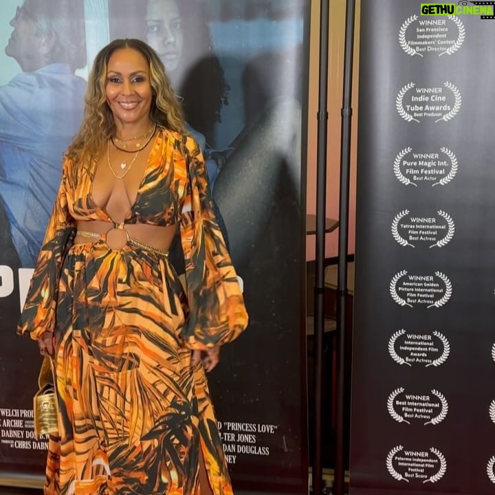 Kiki Haynes - 3.3K Likes - It was an LA reunion at the premiere of “Princess Love” written by my good friend @chrismdabney and produced by @donbwelch . For many of us in these pictures, our LA journeys began in productions created by these two. I’m so glad I could be here to celebrate this monumental move with you Chris. Congratulations again!
#LAFamilia #FilmLife #RedCarpet