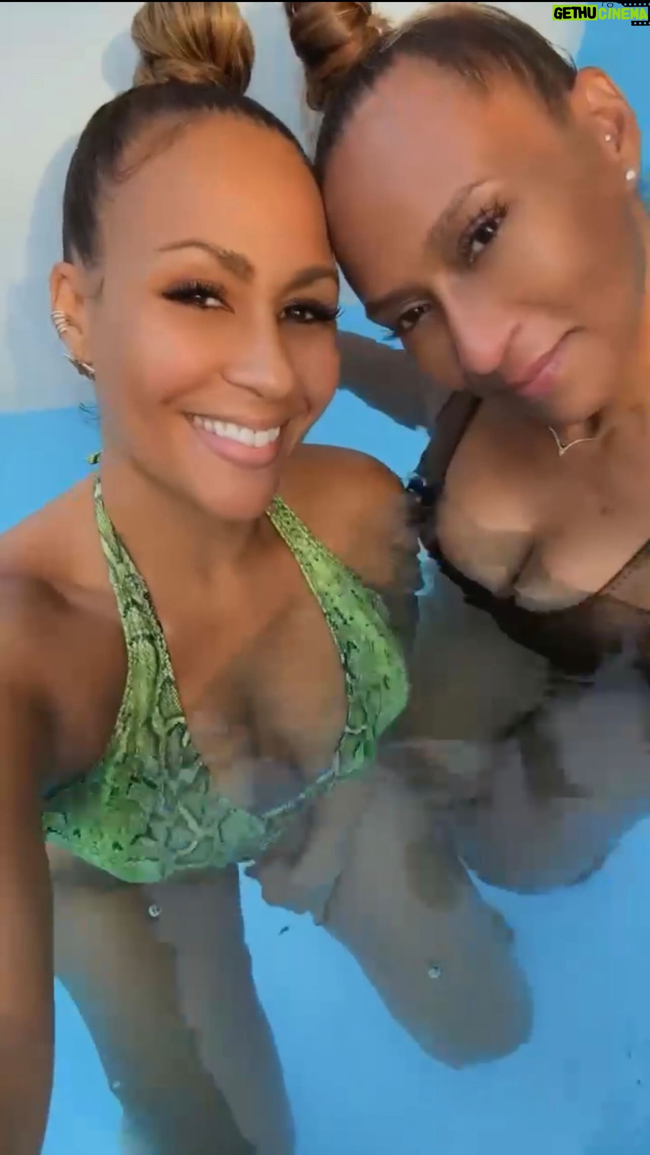 Kiki Haynes - 1.5K Likes - I have the dopest family on the planet!!!
#HomeSweetHome #SummerVacay #💦