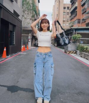 Kiki Lin Instagram - 獲得一點時間吃晚餐
晚餐前穿著可愛的衣服

韓先生說：你穿這個就是欠打擾

😂
👚： @noth1ng_special