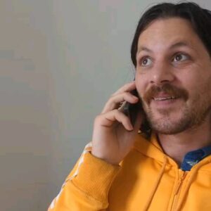 Killian Sundermann Instagram - Irish and americans answering their phones in public