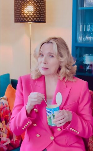 Kim Cattrall Instagram - Please donate to The Old Vic Theatre 🇬🇧💋💫🎭