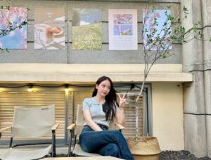 Kim Chae-eun Instagram - 🩰👩‍🏫🌧️