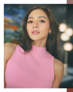 Kim Chiu Instagram - Flamingo in a pink glow, blushing in my tiny pink dress!🦩😜🪽🎀💕🫧🌷🩷🍧🌸😘

#ootdksyc #Chiurista