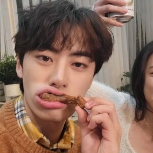 Kim Da-som Instagram - 우리 우연즈 🫶 함께해서 즐거웠고 고마웠어요
혜지를 연기하면서 많이 행복했어요
우연일까를 사랑해주신 모든분들 정말 감사합니다🖤