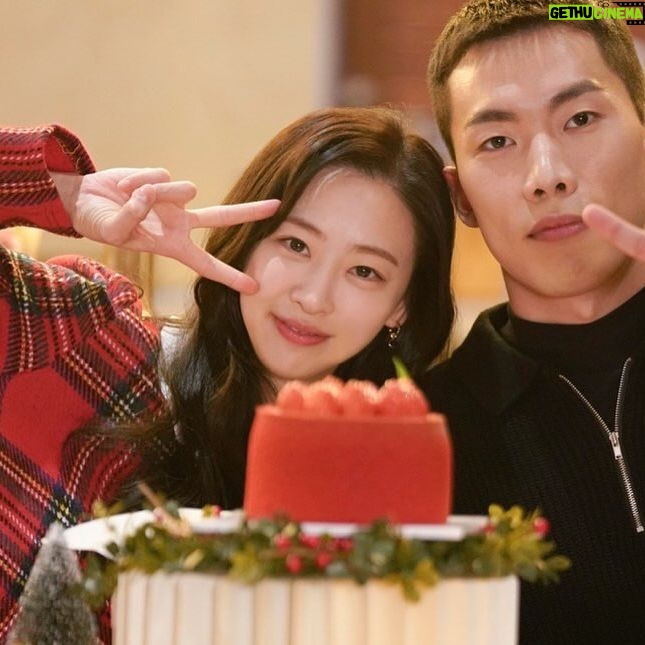 Kim Da-som - 60.9K Likes - 우리 우연즈 🫶 함께해서 즐거웠고 고마웠어요
혜지를 연기하면서 많이 행복했어요
우연일까를 사랑해주신 모든분들 정말 감사합니다🖤