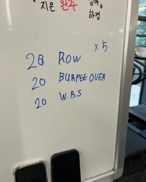 Kim Dong-hyun Instagram - 요즘 매일 출근하는 분👍 @park_taehwan89 
그리고 오늘 진짜 힘든 날🔥🥵 
#sweatonseoul #crossfit