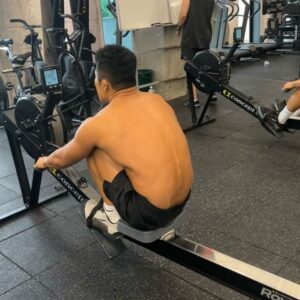 Kim Dong-hyun Instagram - 요즘 매일 출근하는 분👍 @park_taehwan89 
그리고 오늘 진짜 힘든 날🔥🥵 
#sweatonseoul #crossfit