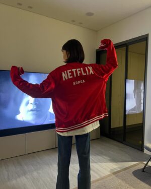Kim Eana Instagram - 스페셜 굿즈들이 다 너무 마음에 든다
와우는 아직도 날 잊지 않았네🥹

#넷플릭스 #신인가수조정석 #블리자드코리아 #월드오브워크래프트