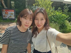 Kim Eana Instagram - 사촌언니랑 자연스럽게 한 컷^^