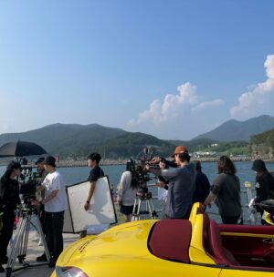 Kim Ha-neul Instagram - 너무나 더웠지만💛 
#화인가스캔들 #디즈니플러스 #disneyplus #redswan