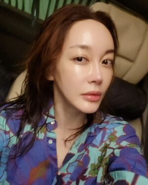 Kim Hye-eun Instagram - 꽁짝마!!!
당분간!!!