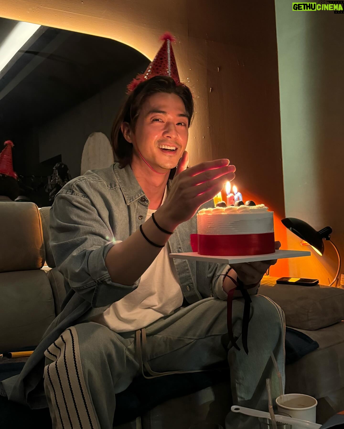 Kim Ji-hun - 431.6K Likes - _
grateful #HBD
♥️