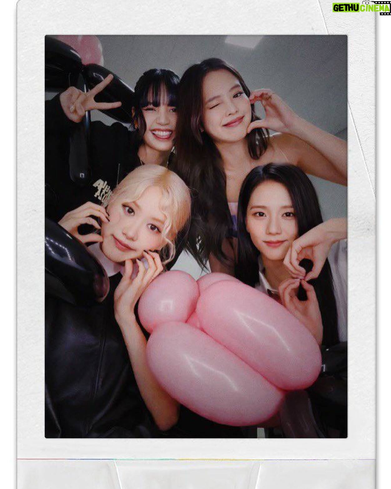 Kim Jisoo - 6.3 Million Likes - @blackpinkofficial đ¤đ