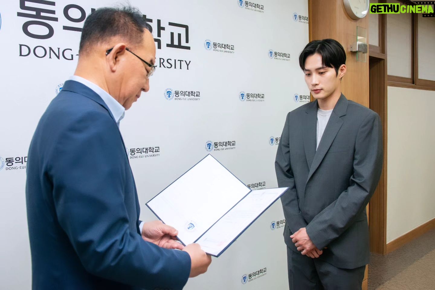 Kim Jun-ho - 23.9K Likes - .
동의대학교 동의 백 년 홍보대사 위촉식🤗
제 모교인 동의대학교에서 진행하는 동의 백 년 플러스 운동에 참여할 수 있어 영광입니다!
많은 관심 부탁드립니다🙏