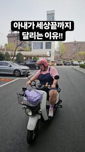 Kim Min-gi Instagram - 오늘은 투표날!! 한번 웃으시고 투표하러 고고씽 ㅎ #홍윤화 #김민기  #부부 #망원동새댁 #투표