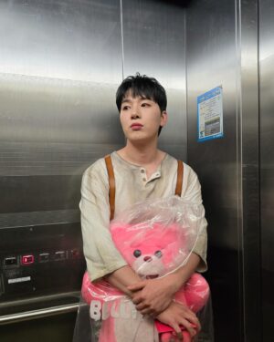 Kim Min-seok Instagram - 샤롯데벨리곰하이