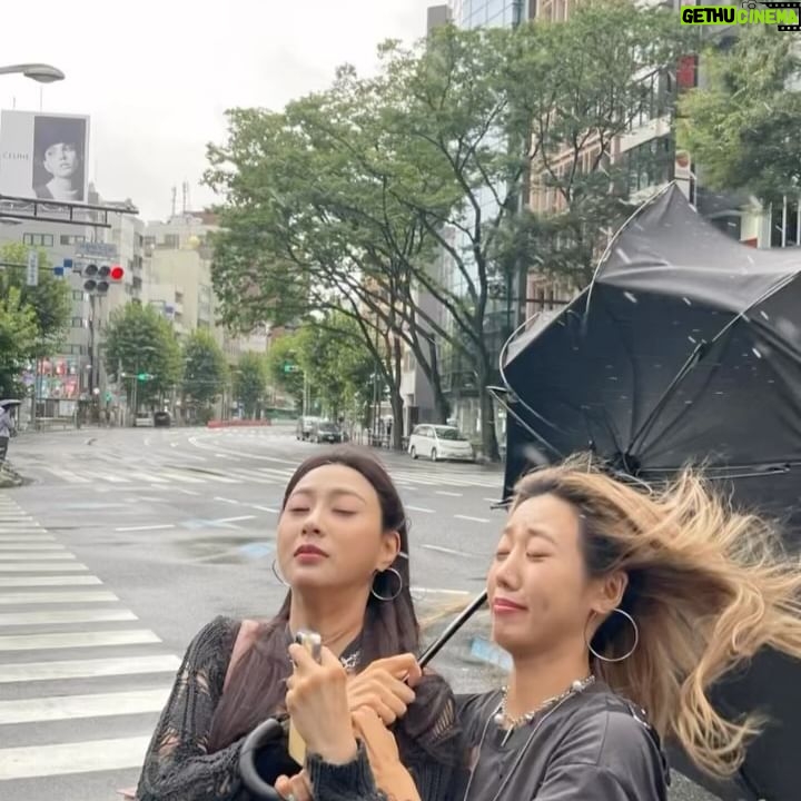 Kim Nam-joo - 24.7K Likes - Bestie trip 👒🖤👯♀️☂️