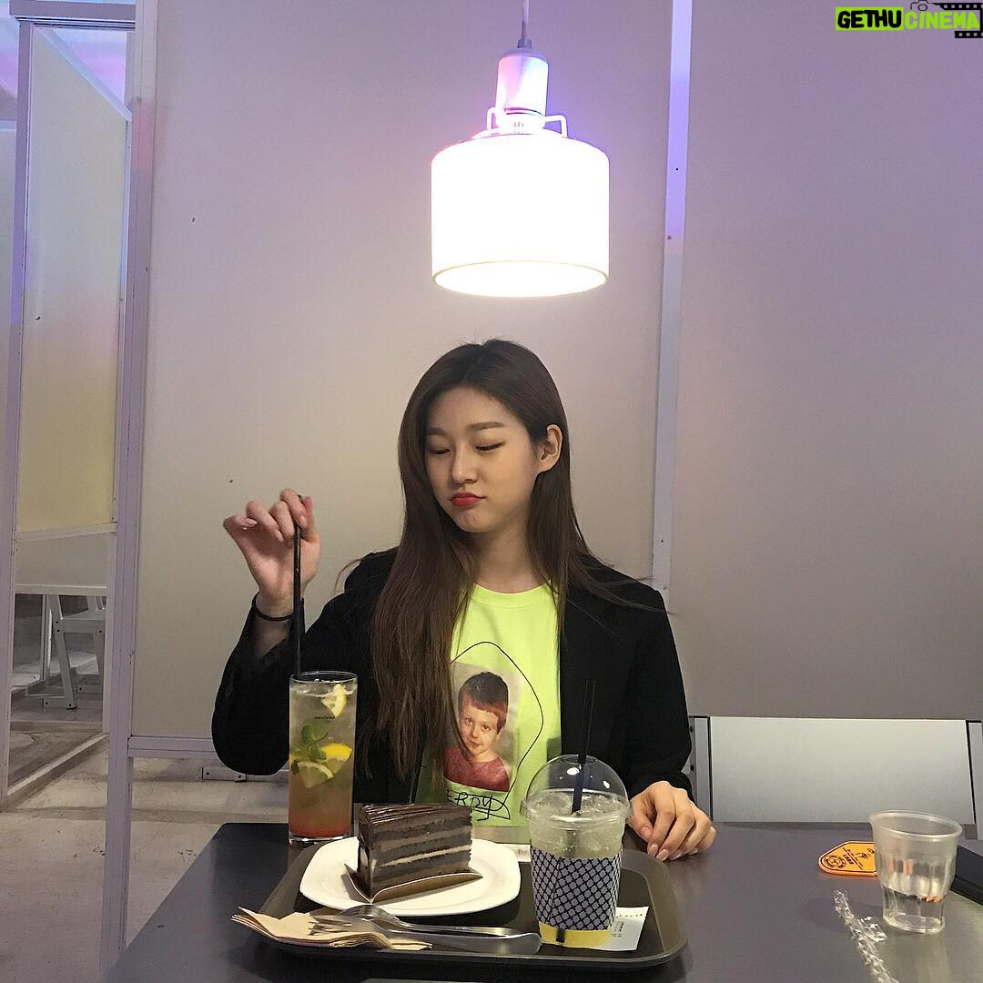 Kim Sae-ron - 206.5K Likes - 😙