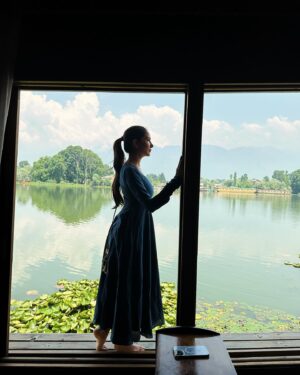 Kim Sharma Instagram - I🏠⛴️ I spent my day with the most beautiful lady on the lake