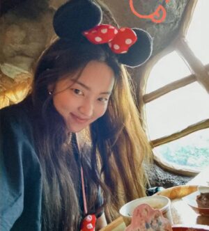 Kim So-ra Instagram - •
I love disney ❤️ 

#disney