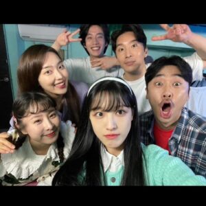 Kim So-ra Instagram - •
임대아파트 공연 끝! 
열정으로 뭉친 동료들과 함께한
연습과 무대에서의 공연은
그저 재밌고 행복했던 기억뿐!
그래서 이번 봄이 유난히 따뜻했나봐요.
오래오래 기억 될 추억 한가득이
또 한번 가슴에 남아서 그저 행복:)
우리 참 뜨겁고 행복했다. 그쵸? 

임대가족들 너무너무 사랑하고
그 동안 임대아파트에 놀러 와주신
언니, 오빠, 친구, 동생들 그리고
관객분들 너무너무 감사합니다🙇‍♀️