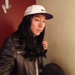 Kim Soo-ro Instagram - 앨범을 뒤적거리다.......