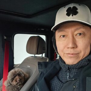 Kim Soo-ro Instagram - 몇일전 .....
조조와 산책.
몇일전.......
10기들과 발레수업 후 수건돌리기.
오늘..........
 스모크 총막공.

큰사랑 감사드립니다.
늘 범사에 감사........