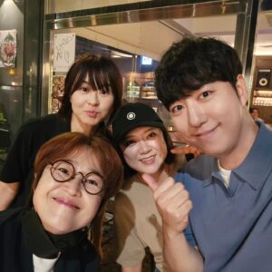 Kim Sook Instagram - 궤도가 우리셋을 불러모았다!!! 궤도는 우리가 30년 지기인 것을 아는걸까??#송은이 #최강희 #궤도