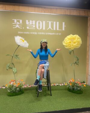 Kim Sung-ryung Instagram - #대학로 은희랑 데이트~ 죽이 척척~~
#꽃별이지나 땨뜻한 마음, 뜨거운 눈물… 잘봤습니다