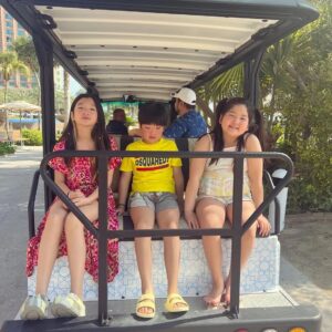 Kim Tae-woo Instagram - 소지해 와 함께 
공연 이후로 몇년만의 두바이
@atlantisthepalm