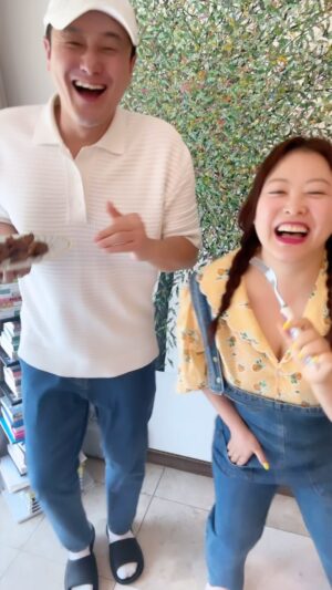 Kim Won-hyo Instagram - -
홍윤화 [고기고기] 챌린지🎶

너무나 신이가 난다☺️💕

@yunhwahong 
@wonhyo0925