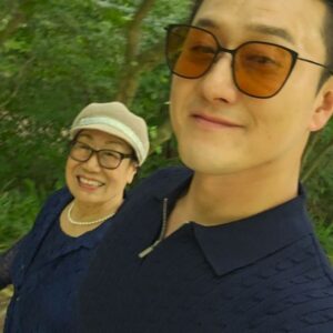Kim Won-hyo Instagram - 우리의 사랑도 부러나~~~^^
경주 데이트 넘 좋았네~
매번 갔던 곳 말고 새로운 곳을 추천받아 고고!
#천년숲정원🌲 
넘 이쁜 곳들이 많은데, 서로의 관절 보호차원에서 
제일 인기 많은 곳에서만 찰칵!
날씨까지 너무 좋았던 경주.
곧 또 갑니다.
#경주탑빵 먹으로 ^^