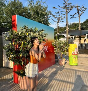 Kim Ye-won Instagram - @hyominsour_official X @daze_dayz

어제 이 시간 이 때쯤을 추억하며 효민사와 하나 더 해야지🫧🧡
진짜 진--------짜 즐거웠단 말이지❣️
즐거운 시간을 만들어준 두분을 위하여
@hyominnn @haengy 
🍀
