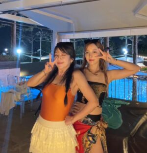 Kim Ye-won Instagram - @hyominsour_official X @daze_dayz

어제 이 시간 이 때쯤을 추억하며 효민사와 하나 더 해야지🫧🧡
진짜 진--------짜 즐거웠단 말이지❣️
즐거운 시간을 만들어준 두분을 위하여
@hyominnn @haengy 
🍀