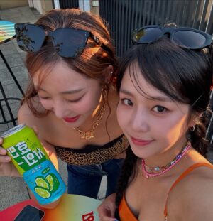Kim Ye-won Instagram - @hyominsour_official X @daze_dayz

어제 이 시간 이 때쯤을 추억하며 효민사와 하나 더 해야지🫧🧡
진짜 진--------짜 즐거웠단 말이지❣️
즐거운 시간을 만들어준 두분을 위하여
@hyominnn @haengy 
🍀
