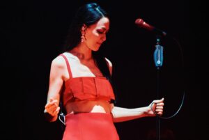 Kim Yoon-ah Instagram - 감사합니다! 
✨🤍🍷🍸❤️✨

#SummerKissesWinterTears
#SalonDeLoveYuna