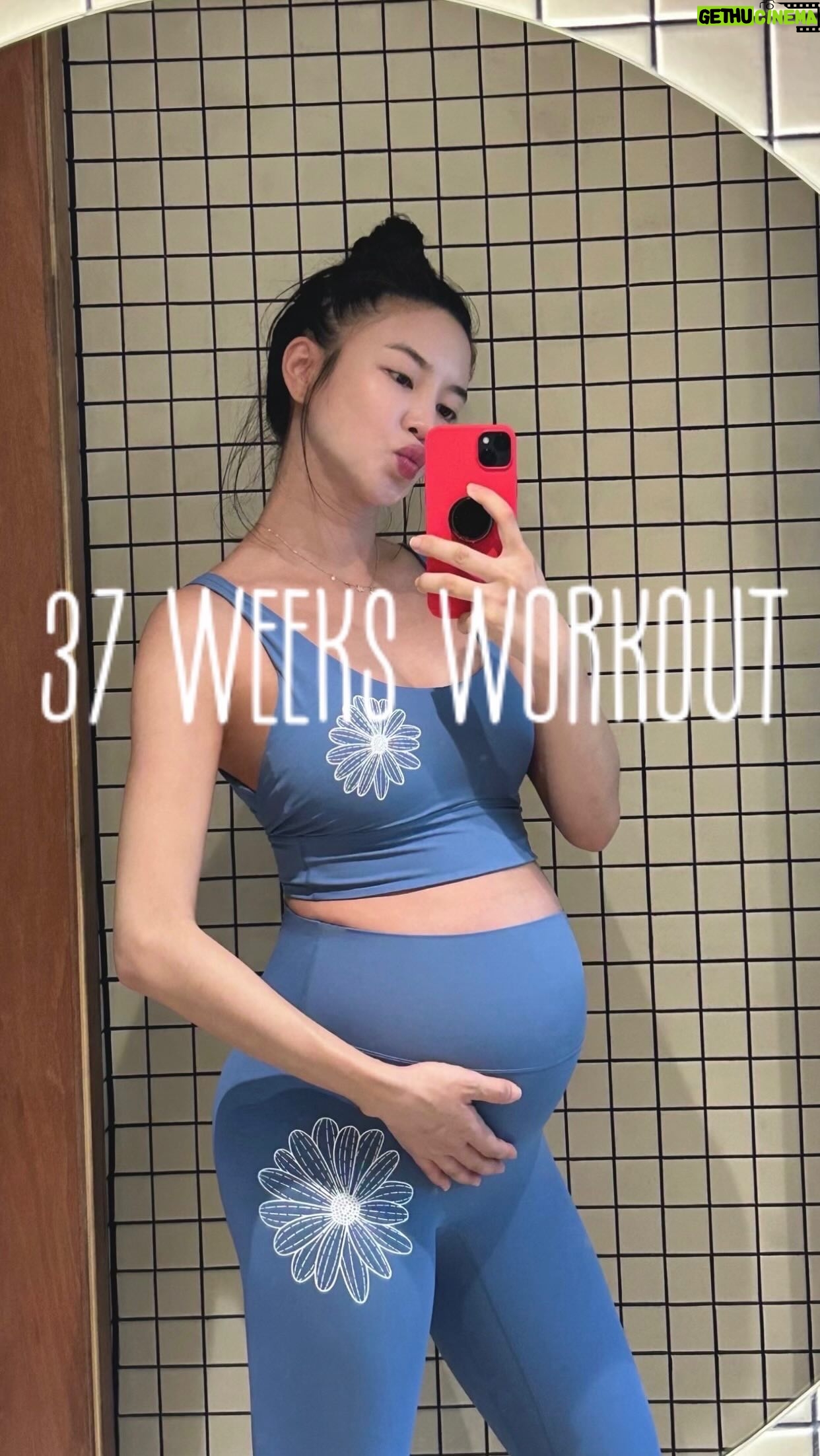 Kim Yun-jee - 9.1K Likes - #37주 💪🏻 #37weeks workout with my babygirl🤰🏻👶🏻💕 이젠 체력과 관리를 위한 운동보단 첫출산이 코앞이라 다소 불안한 내 마음 다스리기 위한 운동과 명상이다. 마냥 기대되고 행복하다가도 수많은 생각들과 걱정들로 복잡한데 이거 맞는거죠? 🙄ㅋㅋㅋ