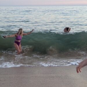 Kimberly Wyatt Instagram - The best times on the beach! 

Swipe for Edina & Patsy (Ab-Fab) 😂