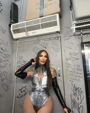 Kimora Blac Instagram - Just being the drag queen that I am ...

Hair by @hairbymaribel