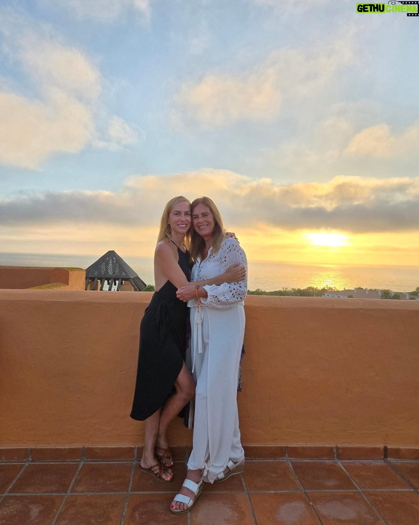Kira Miró - 11.7K Likes - En nuestro cuerpito siempre quedarán los días juntitas @martamiro77 👯♂️ y nuestro secreto de la planta 6 😜😊🥰 @royalhideawaysanctipetri 🙏💝 🥂🌅
