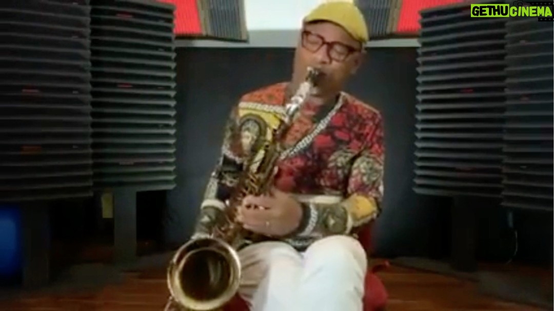 Kirk Whalum - 528 Likes - As a child of Africa, I'm not afraid of a little color! Hope you enjoy this "Dude with Hats" costarring a little yellow suede number. The song is dedicated to my son, Kyle.
#DWH #DudeWithHats #KyleSmiles #KirkWhalum #Humanité #CrosstownArts #SessionBandApp #KafeKirk #JazzInTheStudio #BealeStreet #Jazz #SmoothJazz #Sax #Saxophone #SaxLife #PMauriatSaxophones #JodyJazz #BostonSaxShop #SDSystems #LetsHang #TheSaxLoft