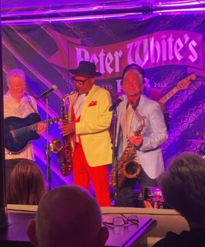 Kirk Whalum Instagram - #pillowtalk #musicwithgoodfriends #davekozcruise Last Night of week1! Awesome week! Looking forward to #2 @peterwhitemusic @davekozcruise