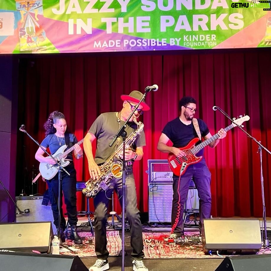 Kirk Whalum - 633 Likes - Having WAAAY too much fun in #Houston! Free concert in the park… life don’t get no better. 🤷🏾♂️ AND we got to wish @chriswalkerchat & @bobbylyle88 happy BD!!!! #lovemyjob
#jazz #sax #saxophone #smoothjazz #Humanité #pmauriatsaxophones #jodyjazz #bostonsaxshop #sdsystems