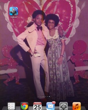 Kirk Whalum Instagram - Happy #juneteenth !!! And HAPPY BIRTHDAY to my angel #chérieamour #masquerida #girlfriend #wifey, the #mom #grandmother #sister & #friend Ruby Ruby RUBY!!! 🤗 Age has a 5 in it, that’s all I know 🤷🏾‍♂️